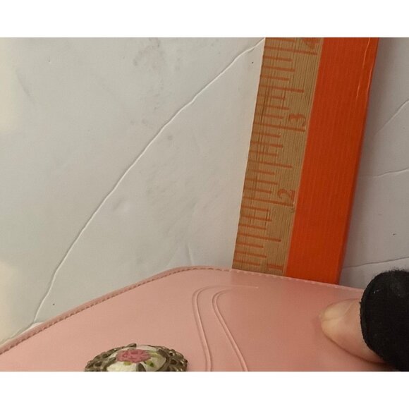 Vtg Pink Faux Leather Slim Clutch Wallet Rose Floral Cameo Zip Cottagecore - Picture 12 of 12